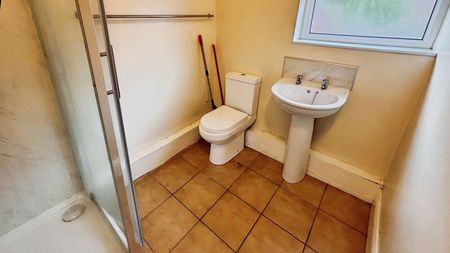 1 bedroom house to rent Gedling Grove, Nottingham, Nottinghamshire, NG7 - Photo 5