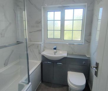 5 bedroom detached house to rent - Photo 3
