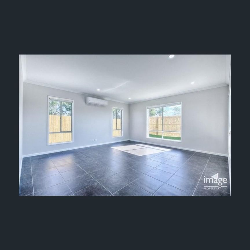 BEAUTIFUL HOME READY TO IMPRESS - Photo 1