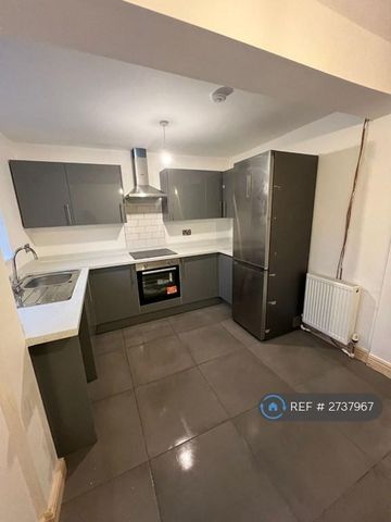 3 bedroom terraced house to rent - Photo 2