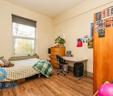 References Pending - 3 bed Apartment - Photo 4