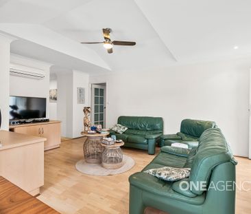 FULLY FURNISHED COASTAL HOME IN THE HEART OF HUSKISSON - Photo 3