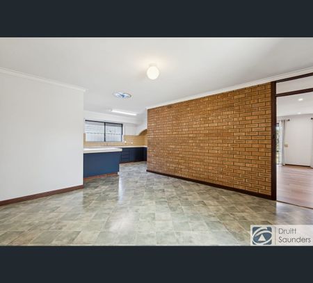 11 Peckham Crescent, Kingsley, WA 6026 - Photo 4