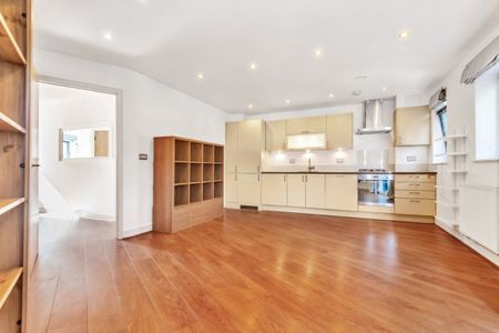 Battersea Park Road, London, SW11 - Photo 3