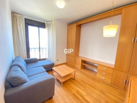 Apartamento de alquiler en Calle de Samaniego, 12, Rejas - Photo 2