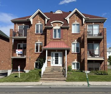 Condo Avec 2 Chambres, 2 Stationnements. - Photo 1