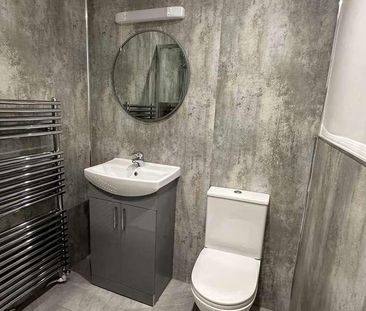 Modern Bedroom Bathroom House, LN5 - Photo 2