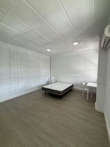 Carrer del Doctor Josep Juan Dómine, Valencia, Valencian Community 46011 - Photo 2