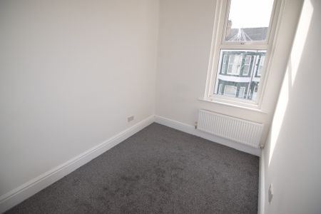 To Let 2 Bed Flat - Photo 3