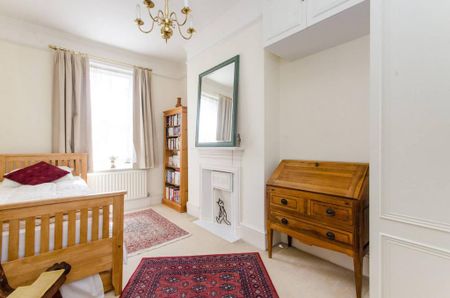 3 bedroom flat to rent - Photo 2