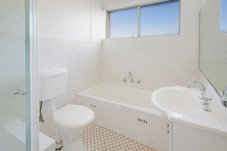 “Neat & Convenient Ground Floor Living” - Photo 5