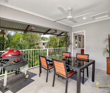 Beautifully Maintained Upstairs Unit In Outstanding Location!! - Photo 1