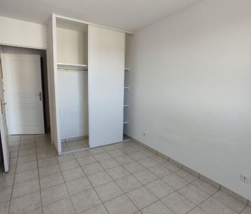 GRAND T2 DE 43 m² PROCHE PLACE DES CARMES - Photo 4