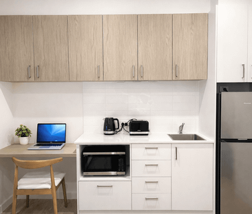 PRIVATE ROOM WITH OWN ENSUITE AND KITCHENETTE !!!! - Photo 4