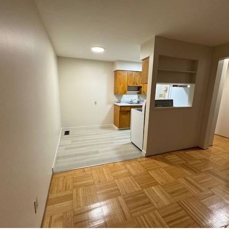 $2,200 / 1 BR w/ 1 Storage Locker - Photo 4