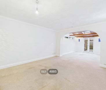 3 bedroom terraced house to rent - Photo 4