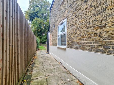 4 bedroom terraced house to rent - Photo 3