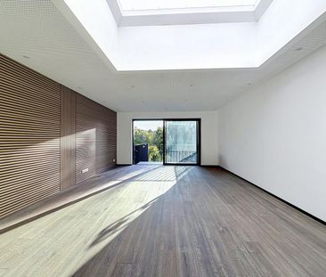 Uccle: Fully renovated 5-bedroom house + garden! - Photo 1