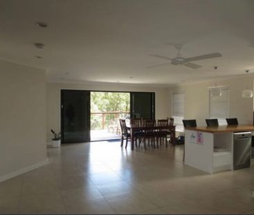 Huge Family House with Granny Flat - Photo 3