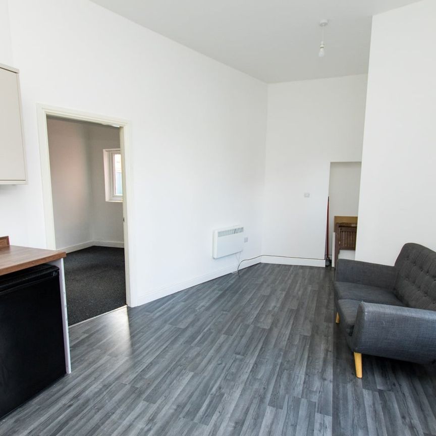 1 Bed Flat, Dovercastle, NG7 - Photo 1