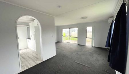 3 Bedroom house with sleepout - Photo 4