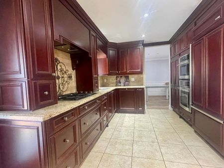 For Lease - 18 Findhorn Crescent, Vaughan, Ontario - Photo 5