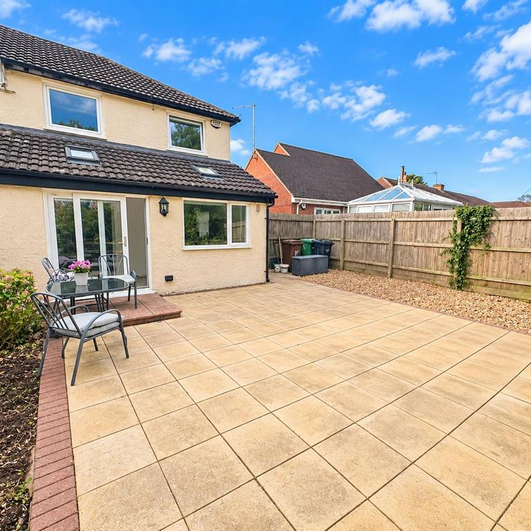 3 bedroom house to rent - Photo 2