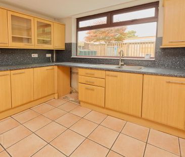202 Clandeboye Road, Bangor, BT19 1QA - Photo 2