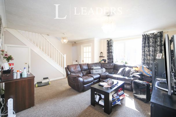 3 bedroom house to rent St. Matthews Close, Evesham, Worcestershire, WR11 - Photo 1
