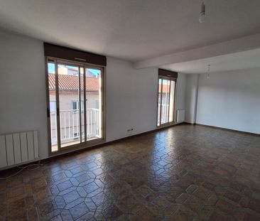 Location Appartement 3 pièces 92m² ST CHAMOND 42400 - Photo 2