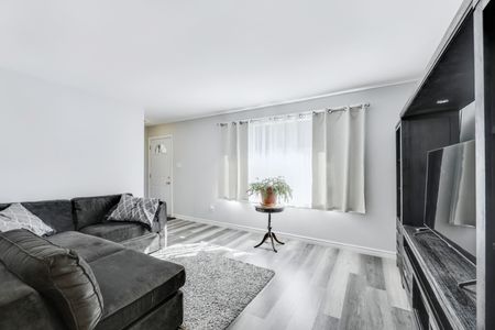 For Lease - 82 Lacey Crescent, London South, Ontario - Photo 5