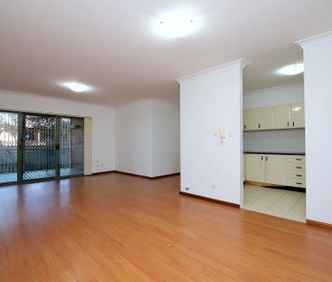 Ground floor 3 bedroom unit - Photo 1