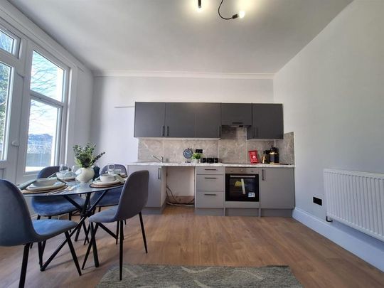 3 bedroom flat to rent - Photo 1