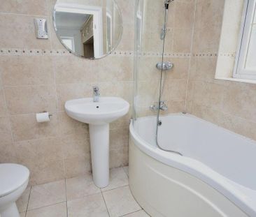 3 bedroom detached bungalow to rent - Photo 2