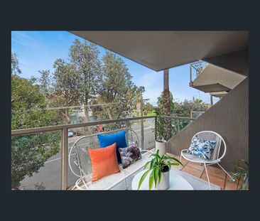 Spacious Beachside Studio Living with Huge Balcony! STRICTLY 6 MONT... - Photo 2