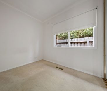 35 Eddys Grove, Bentleigh VIC 3204 - House For Rent | Domain - Photo 6