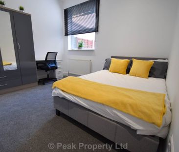 ROOM 2 - West Road, Westcliff On Sea - Photo 1