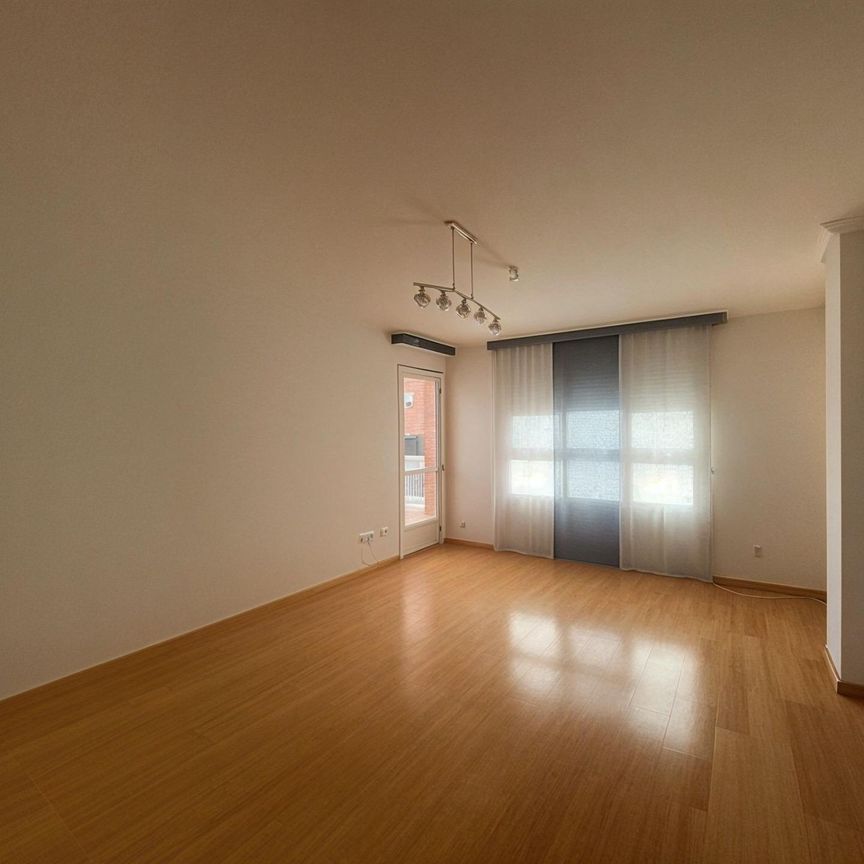 Long-Term Rental Flat with Garage, Storage Room and Swimming Pool in Valterna (Paterna) - Photo 1