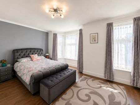 4 Bedroom House To Let - Photo 4