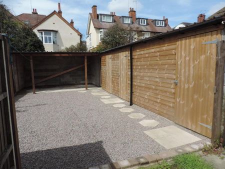 1 bedroom in a house share to rent - Photo 3