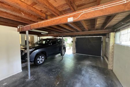 TWO LEVEL FAMILY HOME READ TO RENT - Photo 5