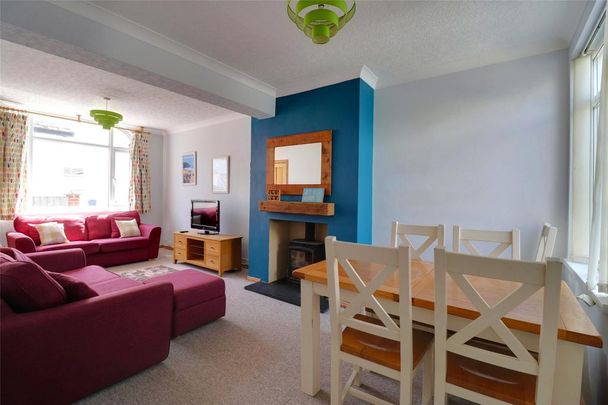 4 bedroom end of terrace house to rent - Photo 1