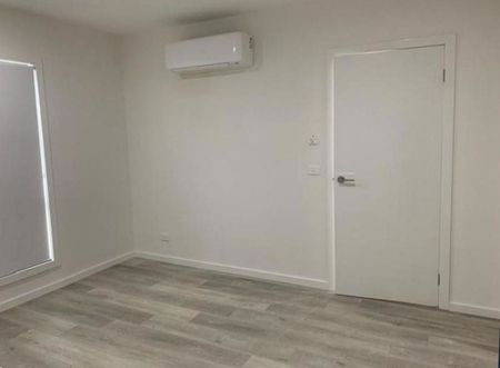 Spacious & Modern 3-Bedroom Townhouse In Prime Craigieburn Location - Photo 2