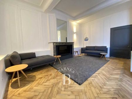 Vieux-Lille, Grand T2 rénové et meublé à NEUF - Photo 2