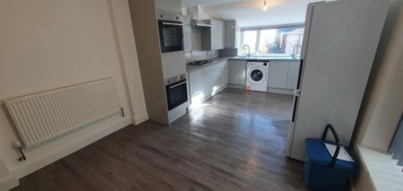 7 bedroom terraced house to rent - Photo 4