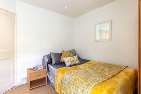 Room 1 - Photo 5