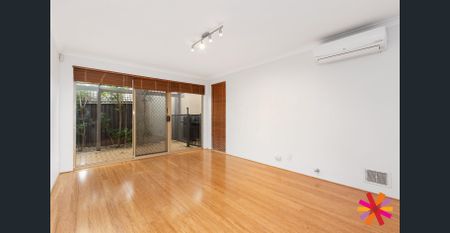 FANTASTIC 3 BEDROOM 2 BATHROOM TOWNHOUSE IN SOUTH PERTH! - Photo 5
