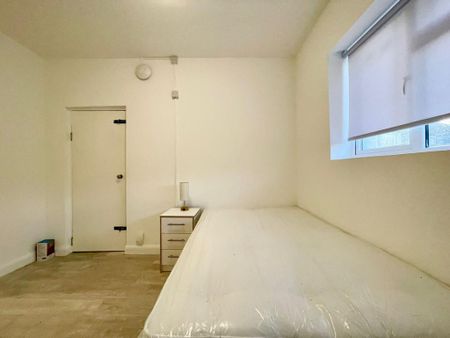 Studio to rent - Photo 5