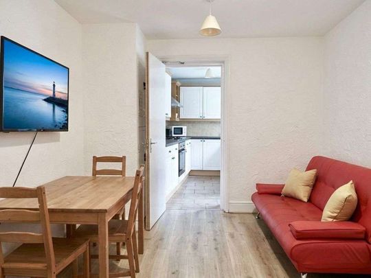 LUXURY ROOMS AVAILABLE - NO DEPOSIT!! Room 1 - Photo 1