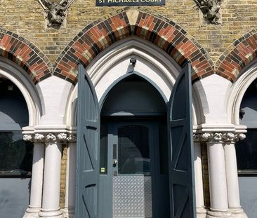 1 Bed Flat, St. Michael's Court, E14 - Photo 1
